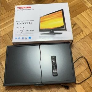 2 small tv 1 insignia and 1  toshiba  for $120  for both